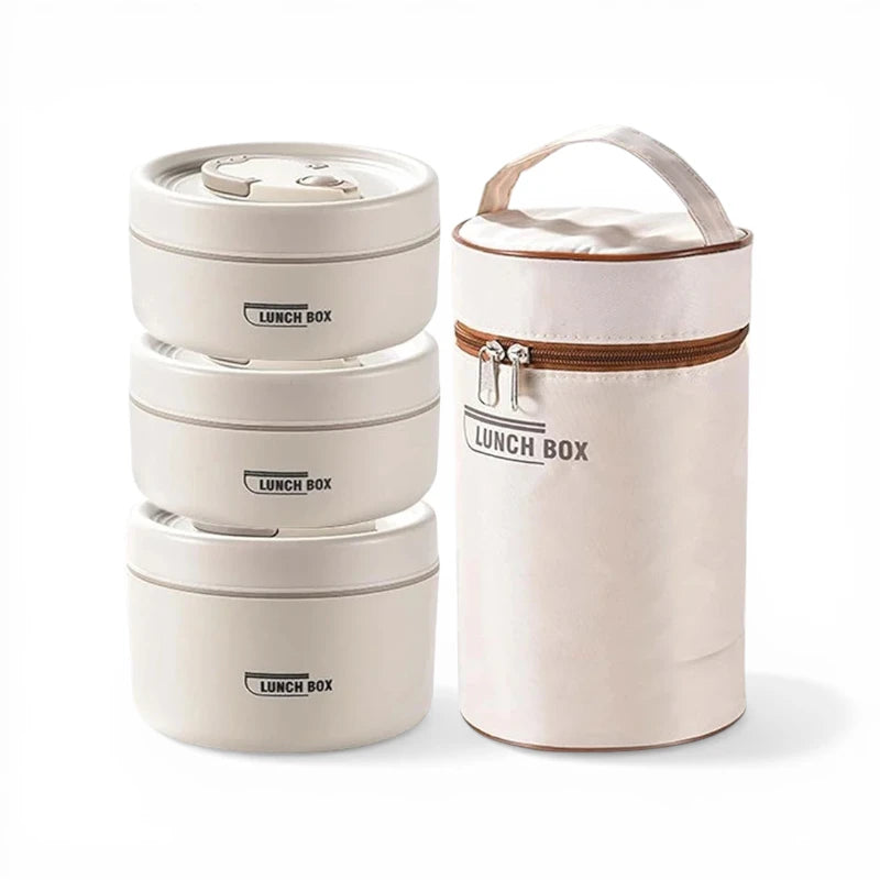 Ensemble lunch box thermos beige composé de trois contenants empilables et d'un sac de transport cylindrique zippé avec poignée, fond blanc